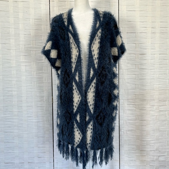 Code Women's Sleeveless Cardigan - Picture 1 of 10